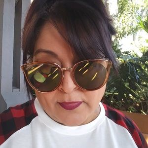 Meet your Posher, Desirae